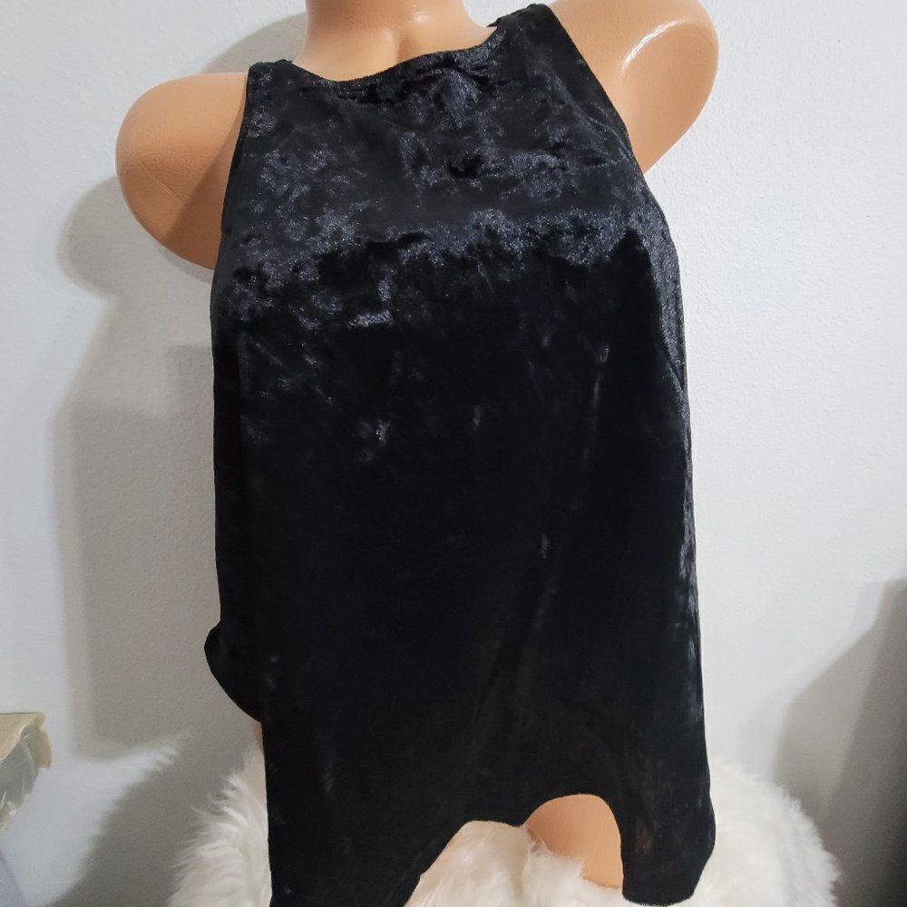 1033 MEDIUM  RUE 21  Black Tank Top NWT